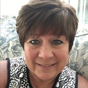 Meet your Posher, Adrienne